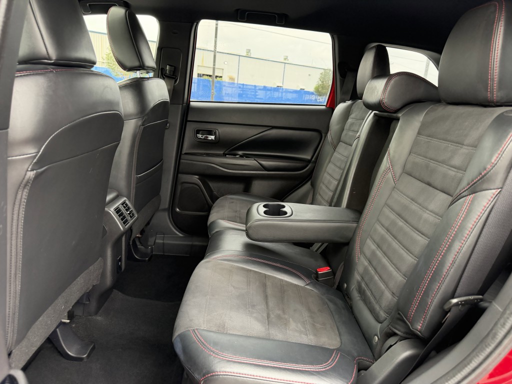 2020 Mitsubishi Outlander Image 25