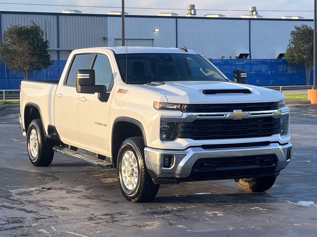 2024 Chevrolet Silverado 1500 Image 3