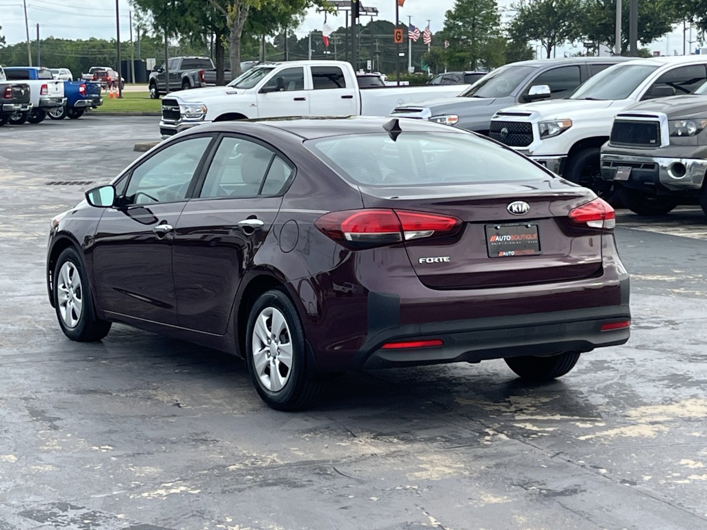2017 Kia Forte Image 9