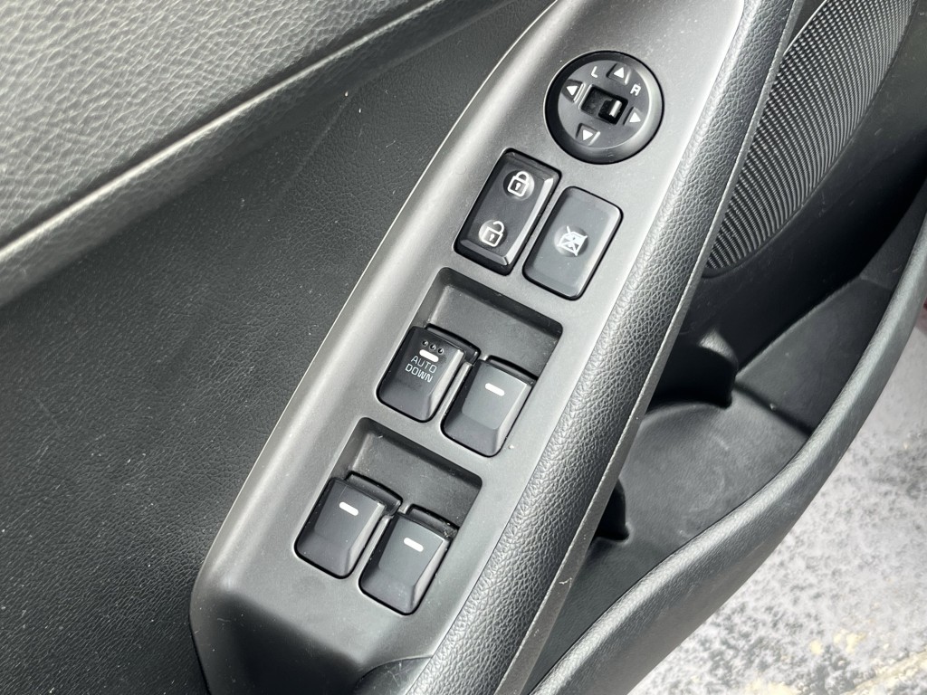 2017 Kia Forte Image 24