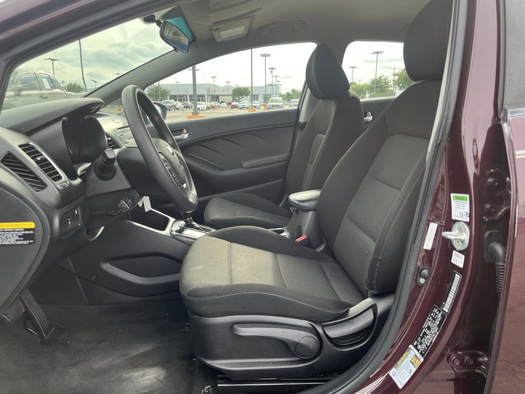 2017 Kia Forte Image 25
