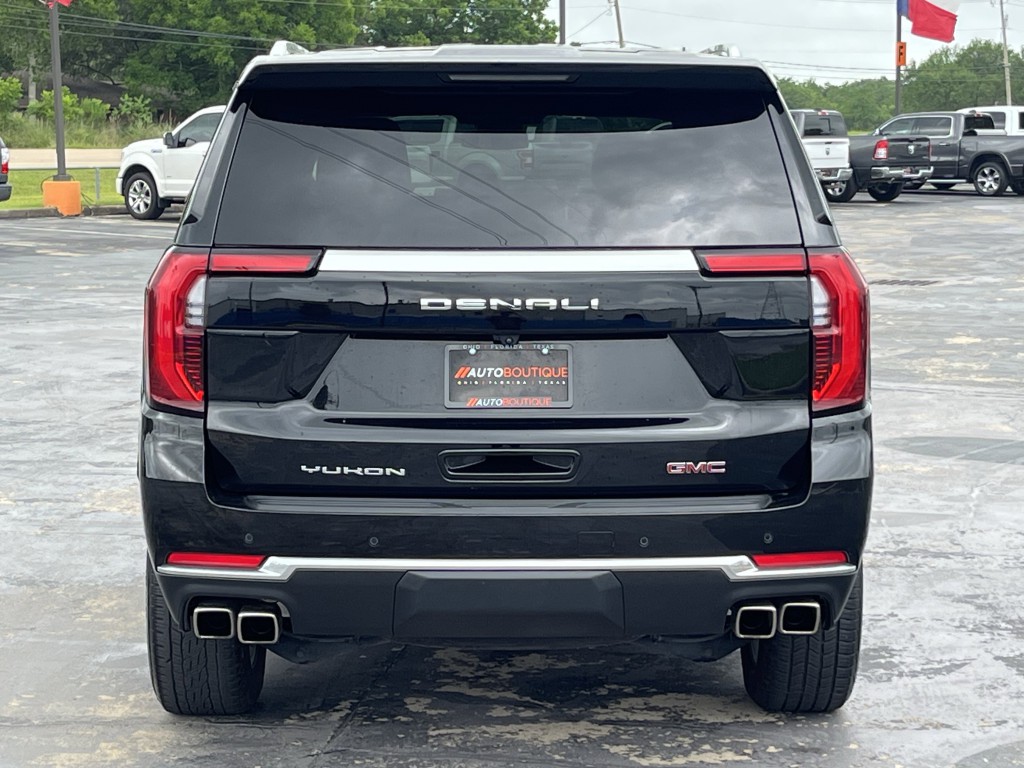2025 GMC Yukon Image 7