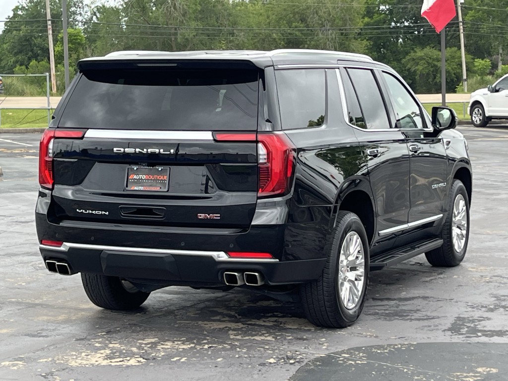 2025 GMC Yukon Image 9