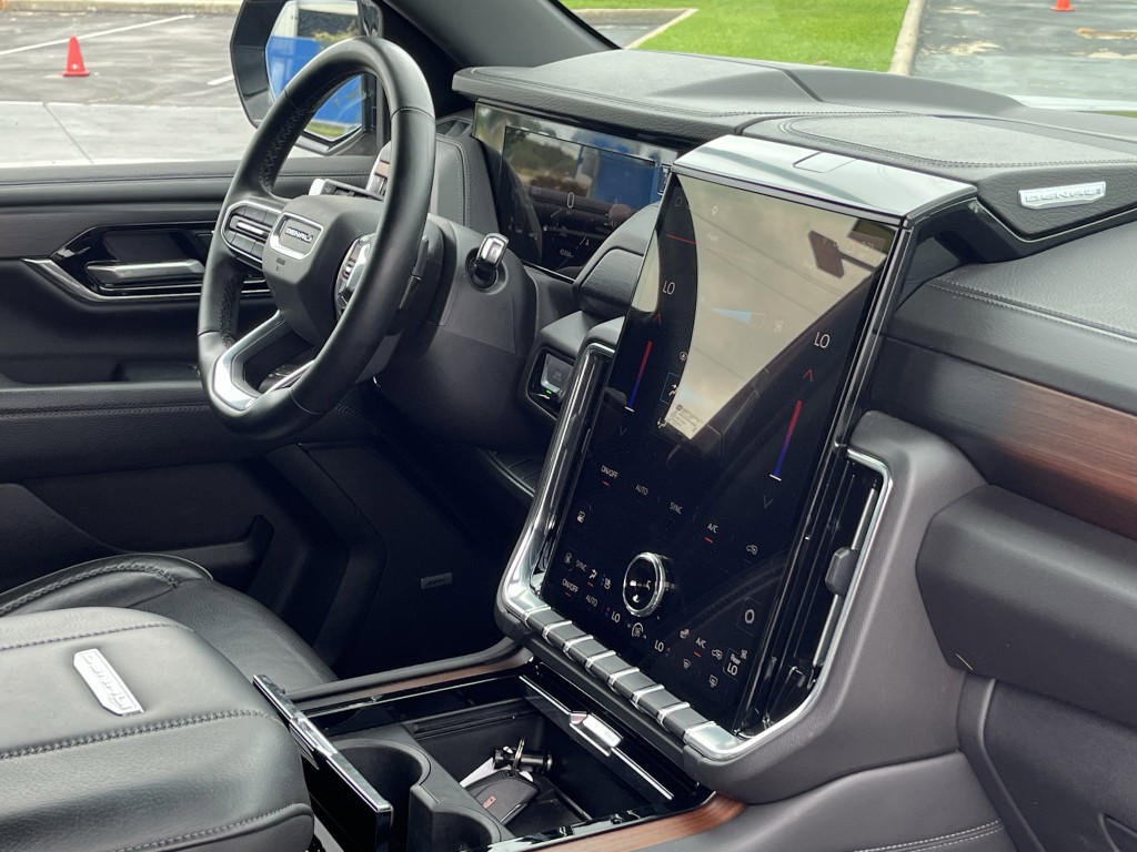 2025 GMC Yukon Image 16