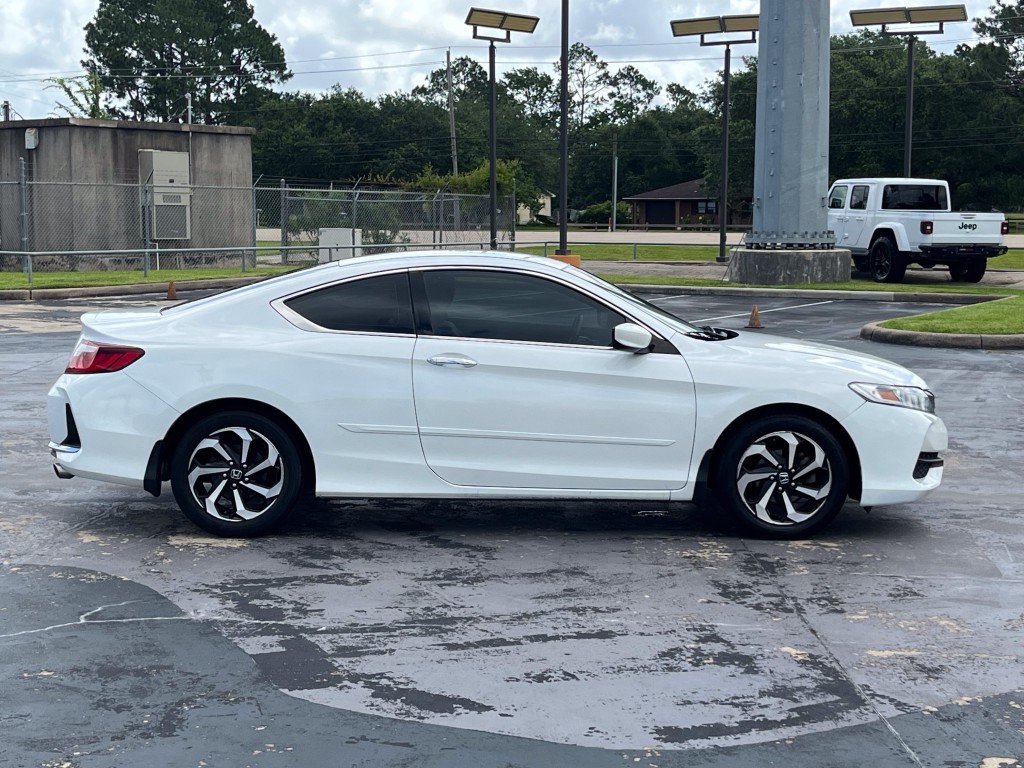 2017 Honda Accord Image 11