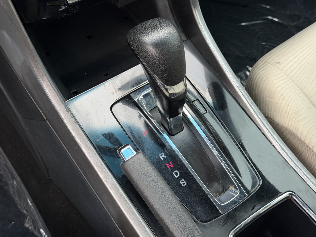 2017 Honda Accord Image 17