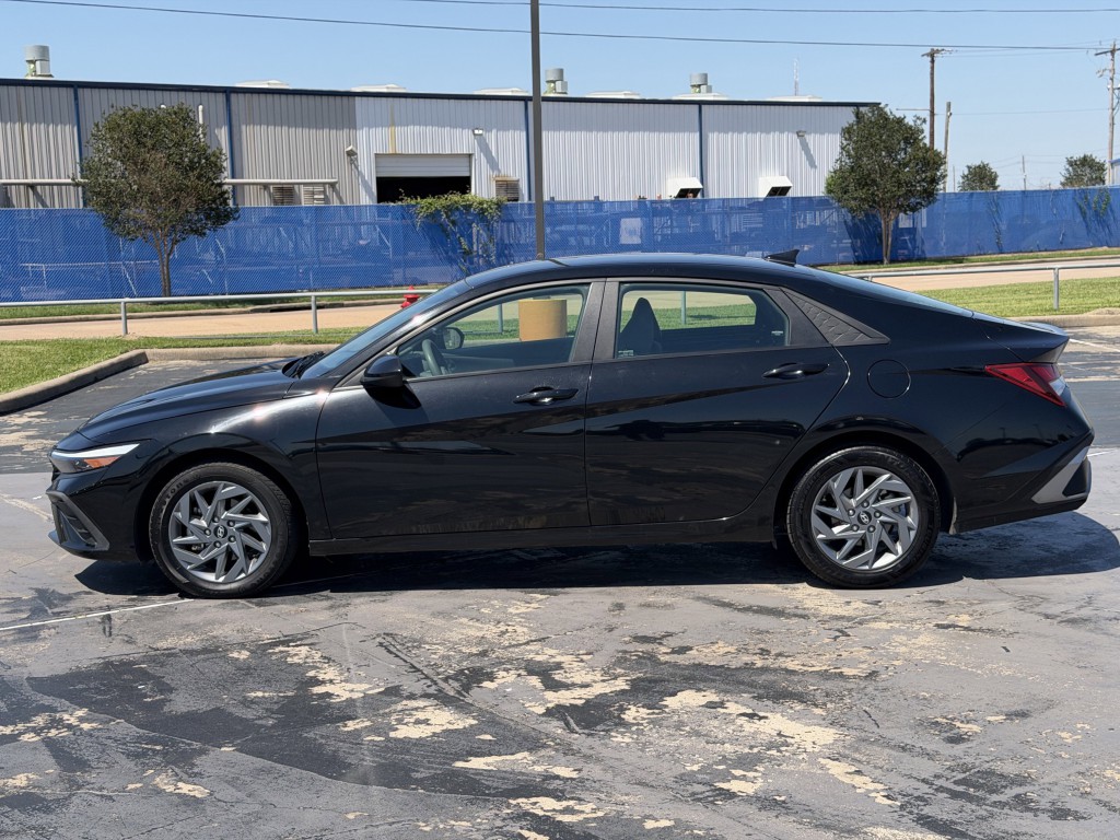 2024 Hyundai Elantra Image 10