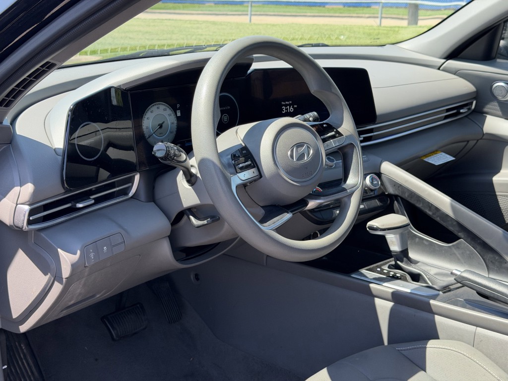 2024 Hyundai Elantra Image 12