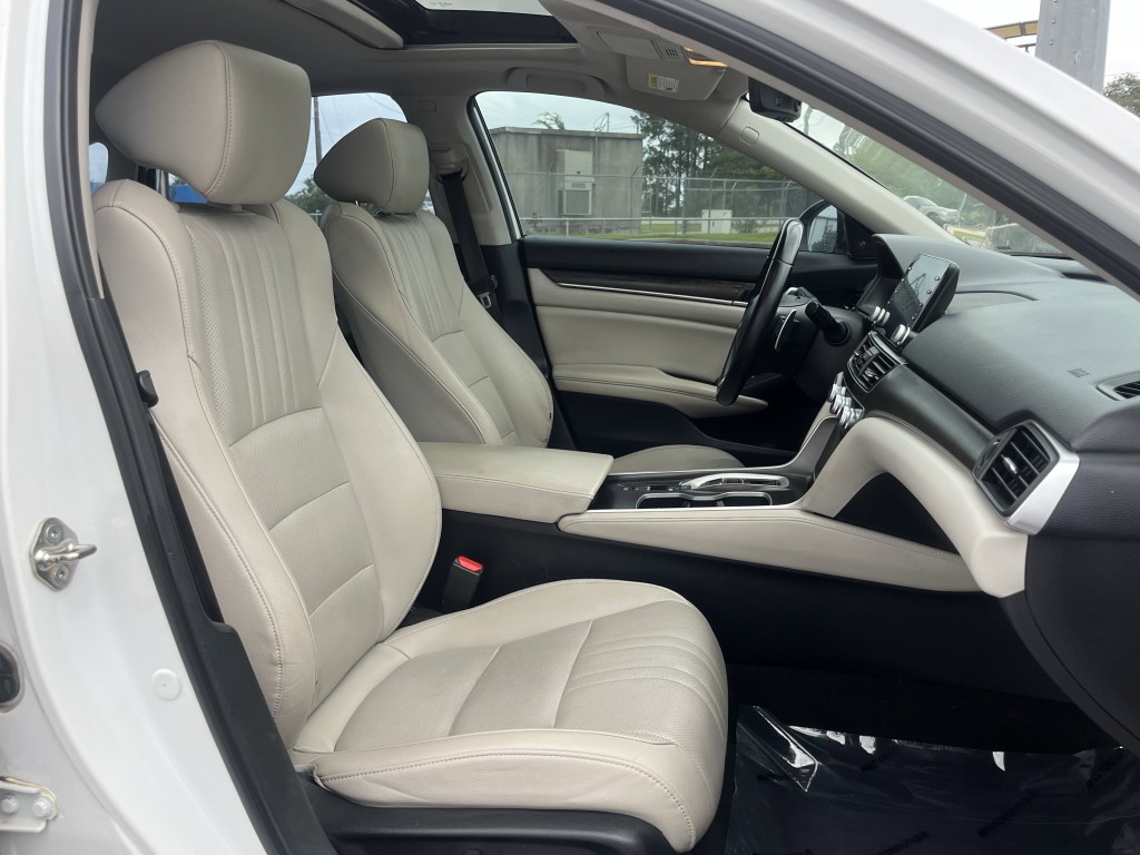 2019 Honda Accord Image 30