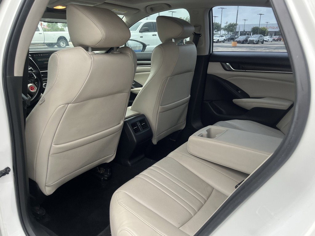 2019 Honda Accord Image 32