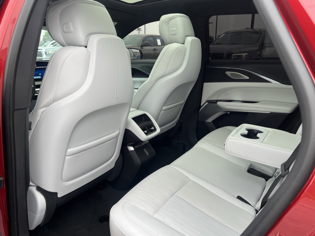 2024 Cadillac Lyriq Image 35