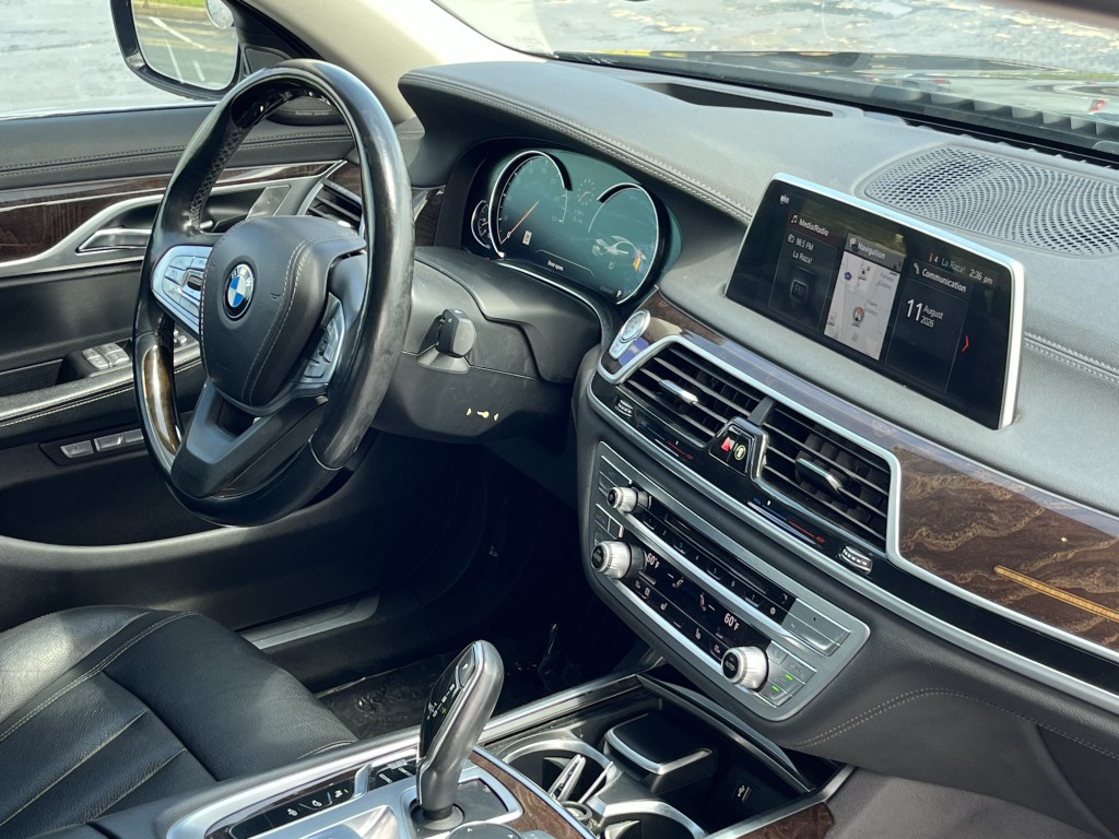 2018 BMW 7 Series Image 20