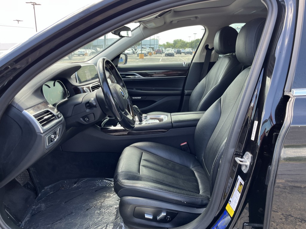 2018 BMW 7 Series Image 32