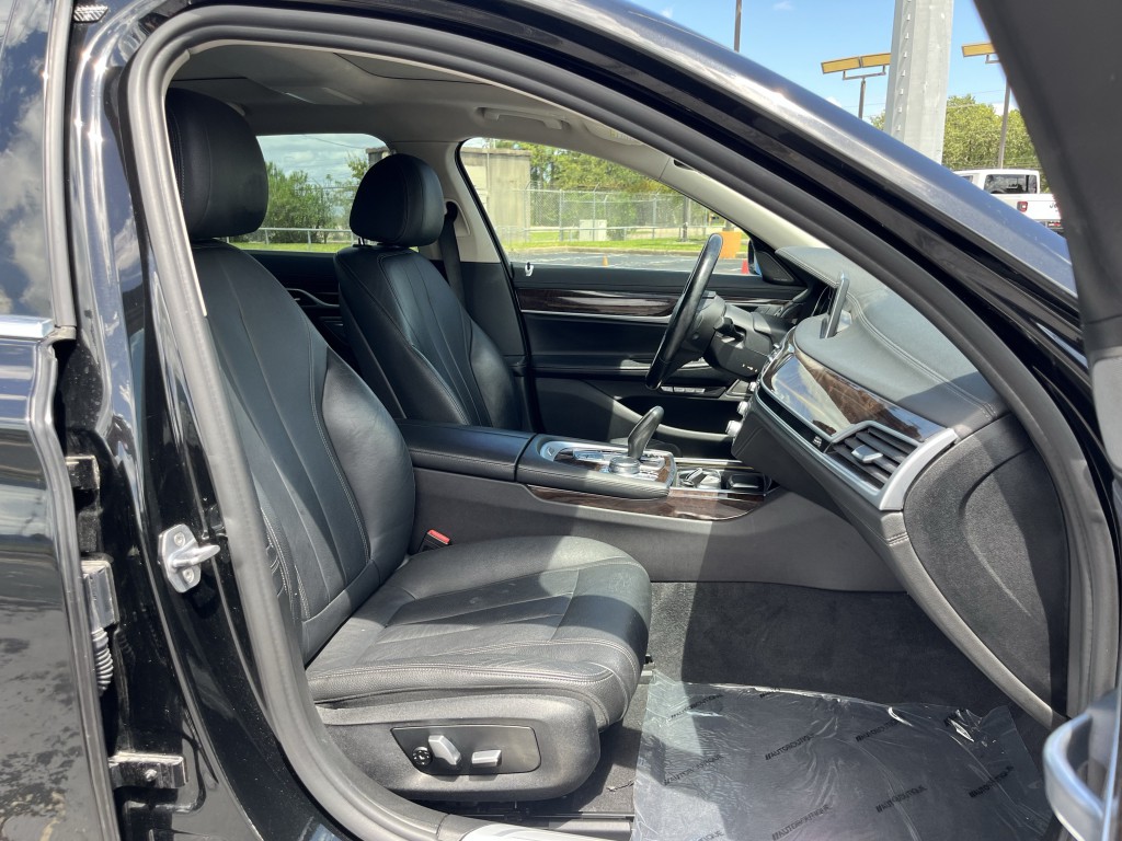 2018 BMW 7 Series Image 33