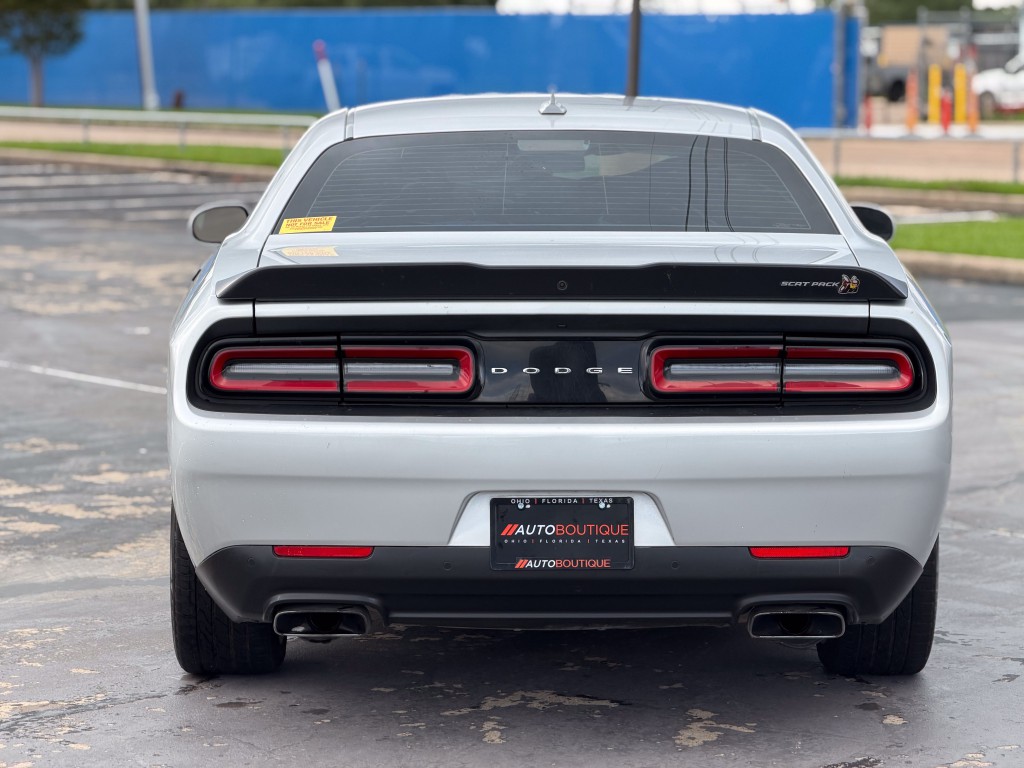 2022 Dodge Challenger Image 8
