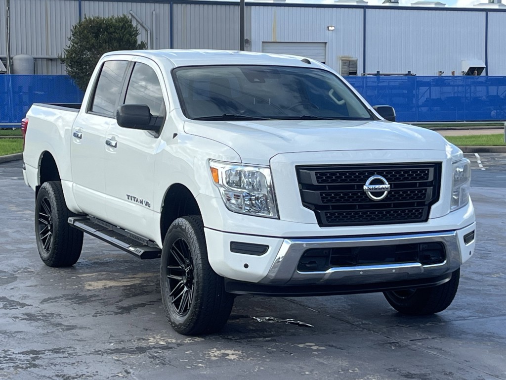 2020 Nissan Titan Image 3