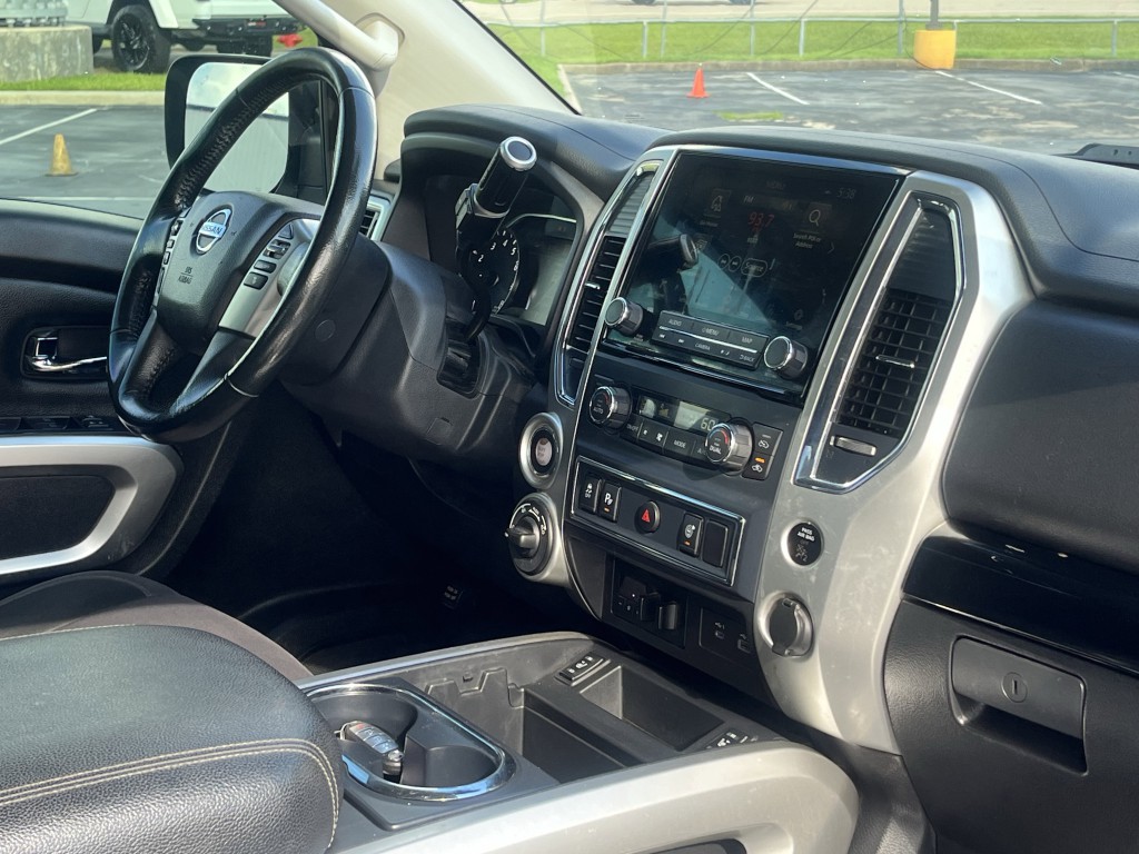 2020 Nissan Titan Image 13