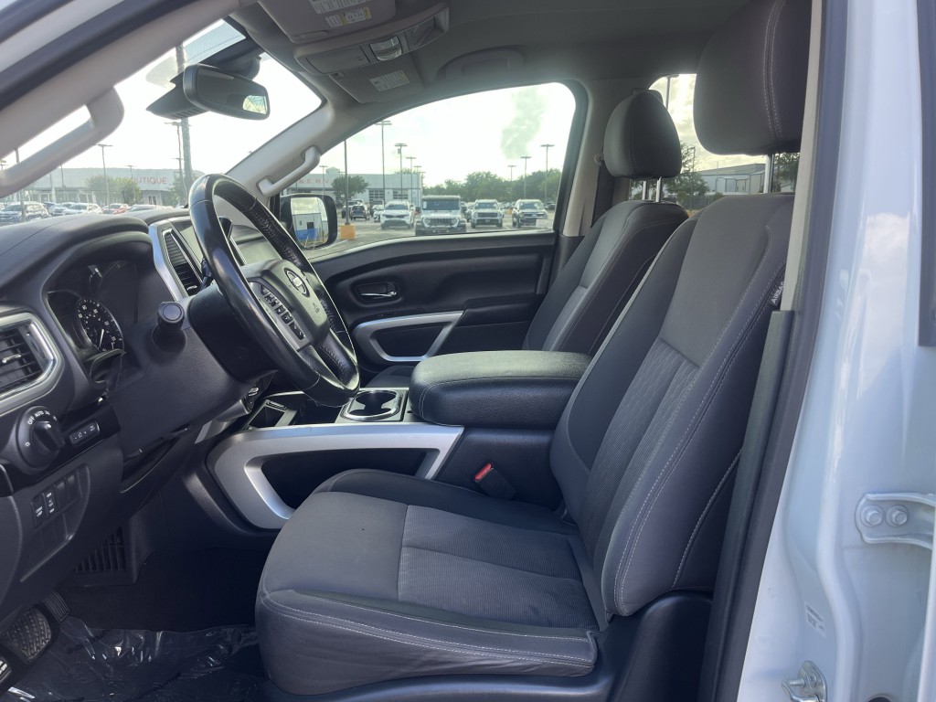 2020 Nissan Titan Image 26