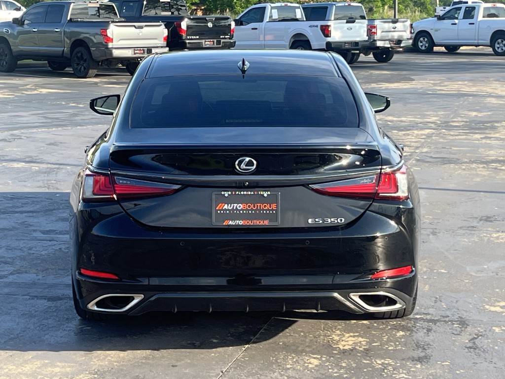 2024 Lexus ES Image 10
