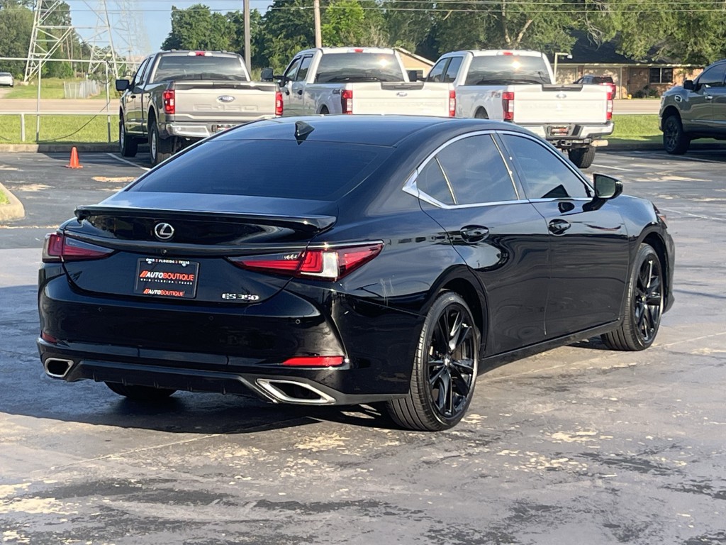 2024 Lexus ES Image 11