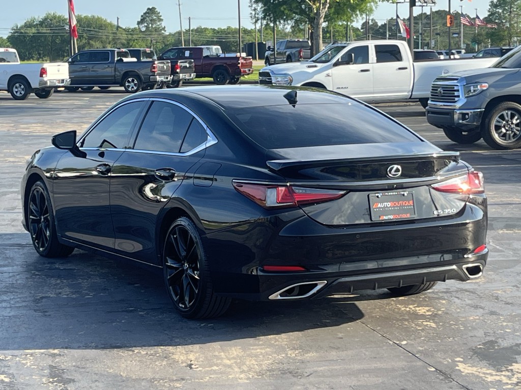 2024 Lexus ES Image 12