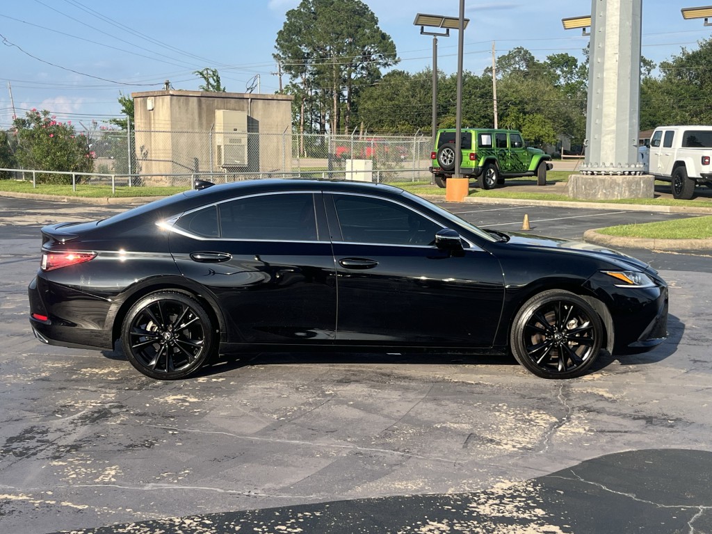2024 Lexus ES Image 13