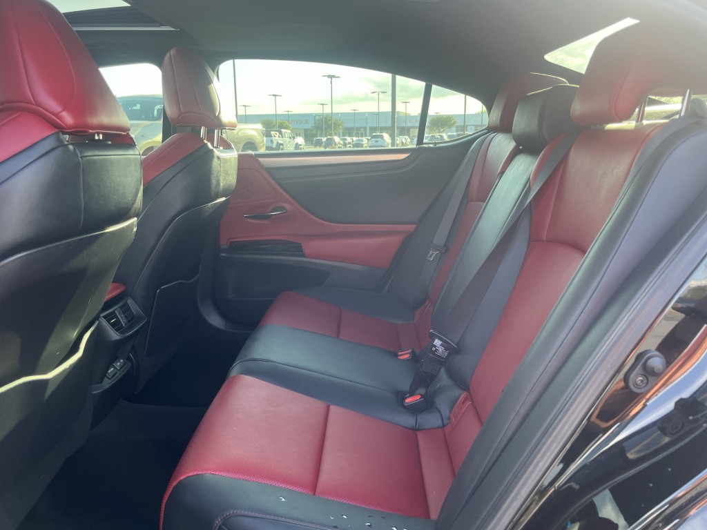 2024 Lexus ES Image 33