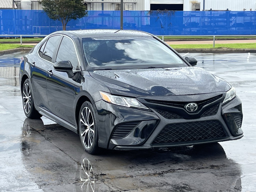 2019 Toyota Camry Image 3