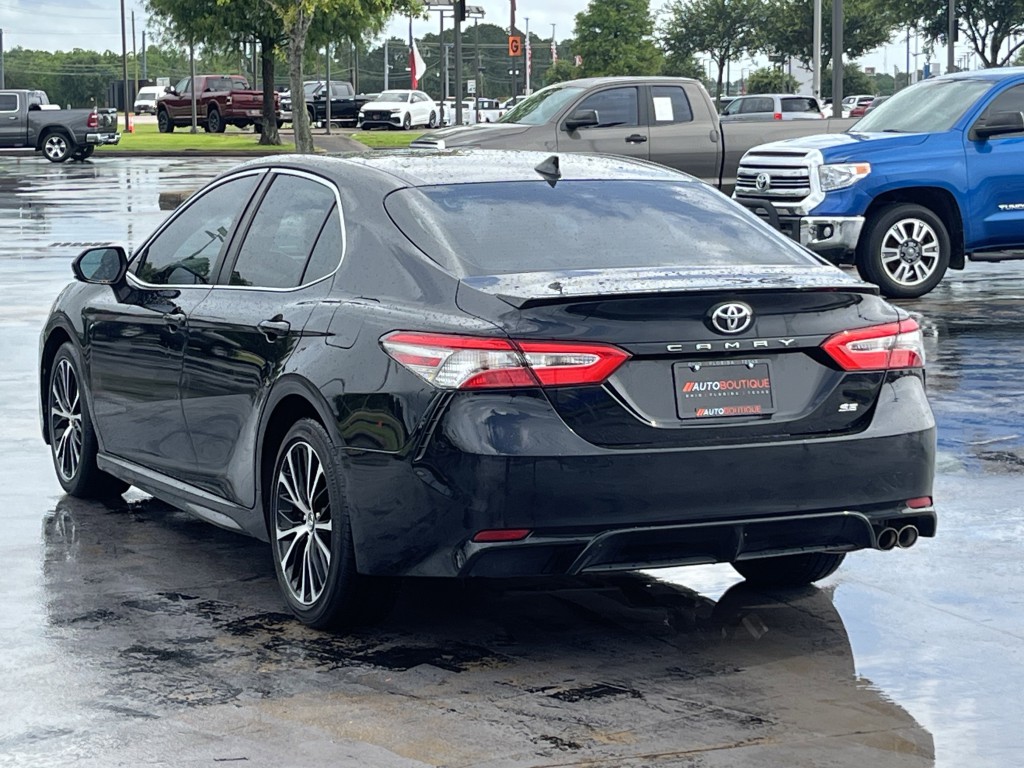 2019 Toyota Camry Image 8
