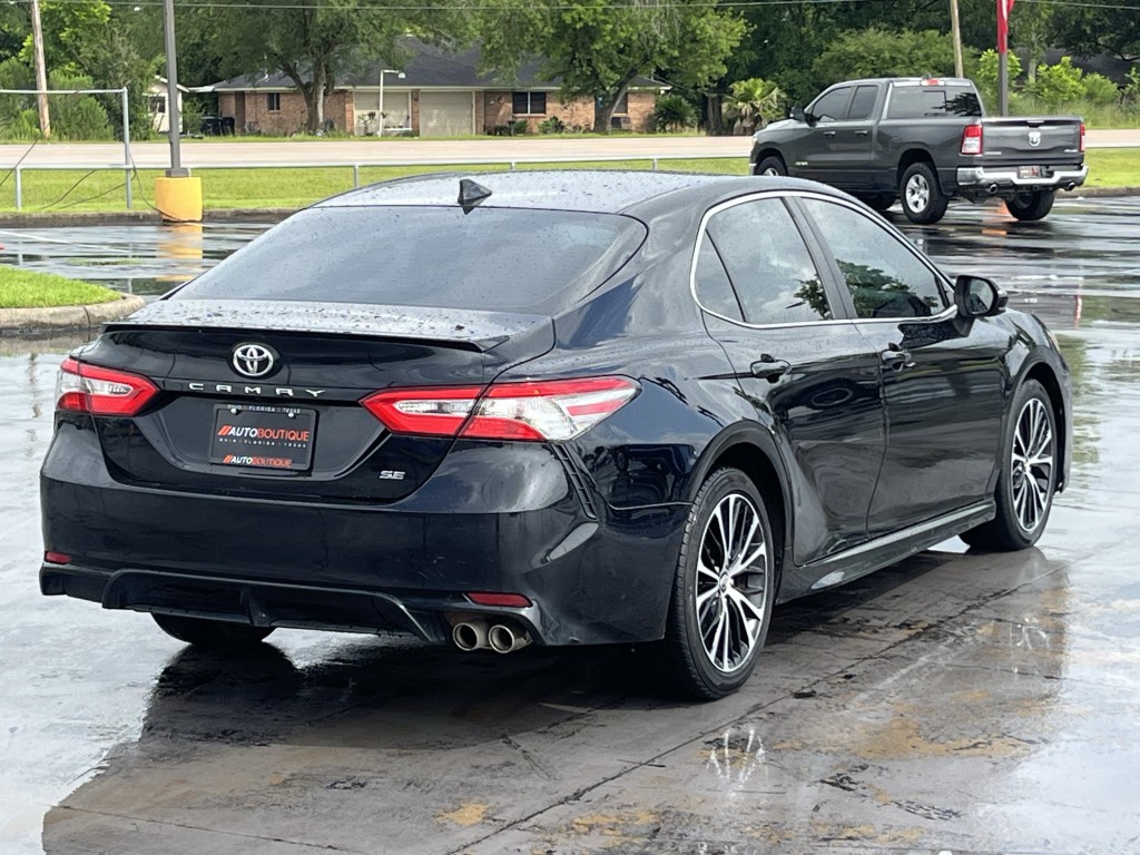 2019 Toyota Camry Image 9