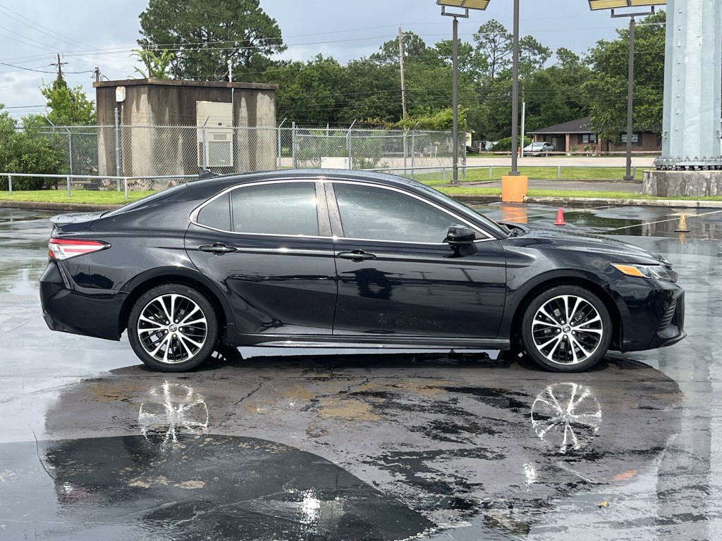 2019 Toyota Camry Image 10