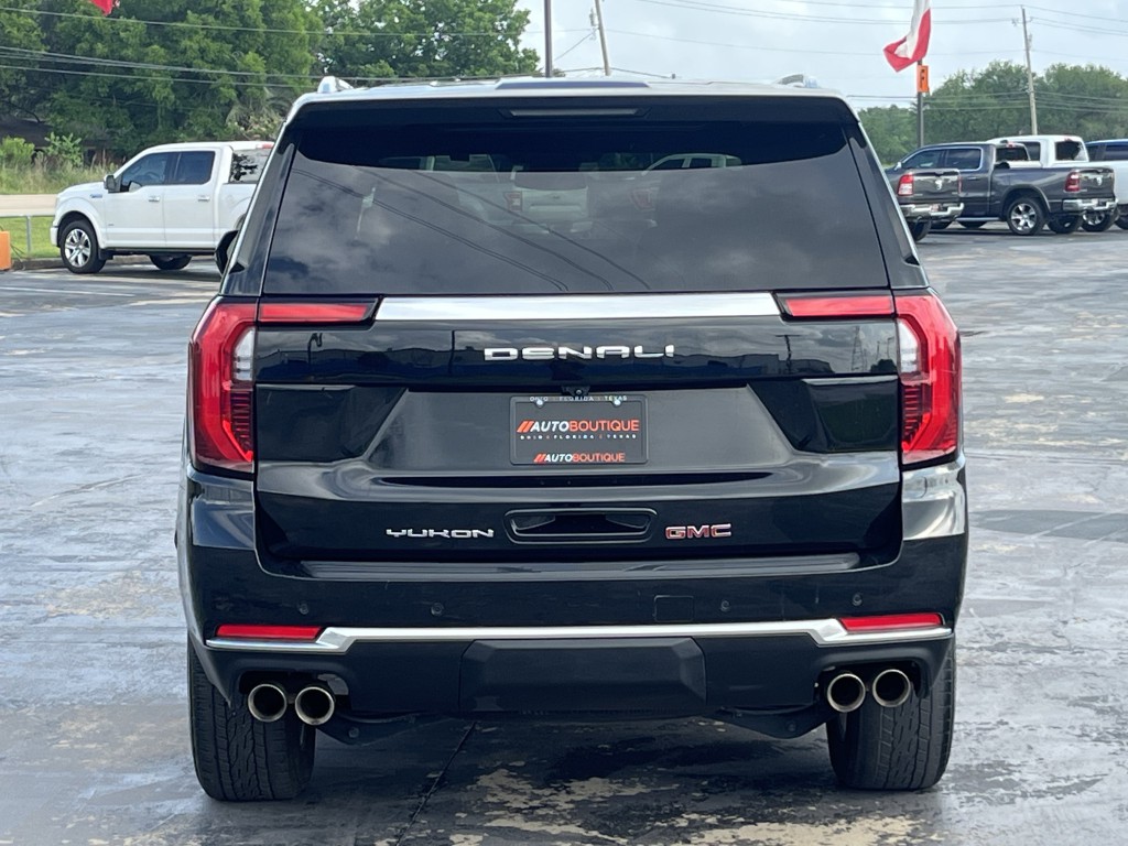 2025 GMC Yukon Image 7