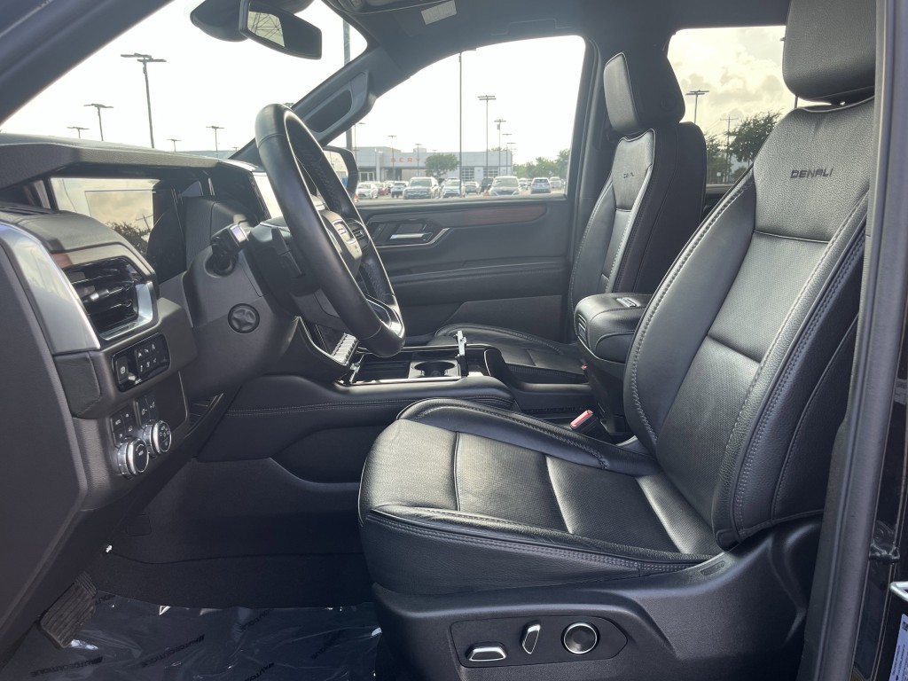 2025 GMC Yukon Image 28