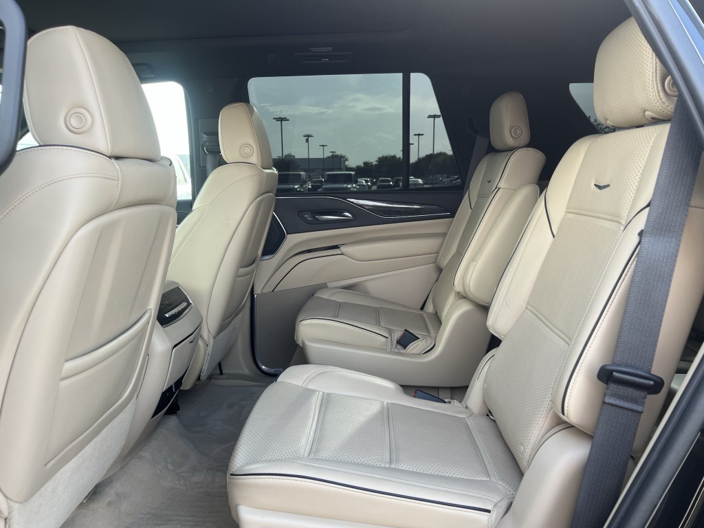 2021 Cadillac Escalade Image 32