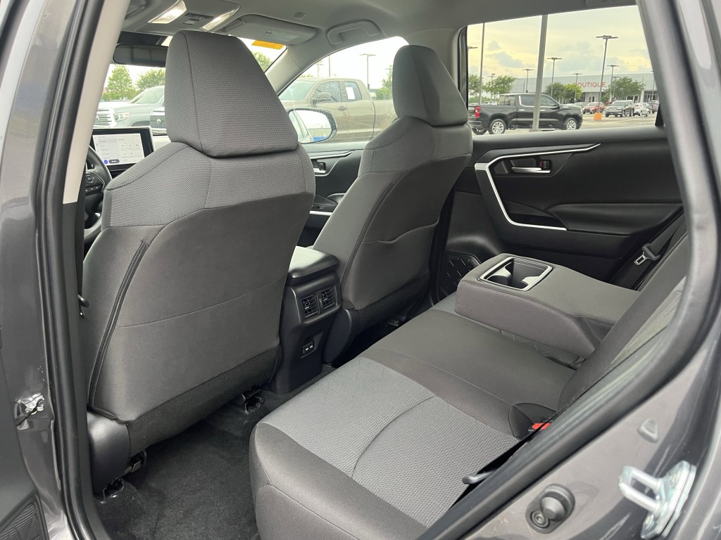 2025 Toyota Rav4 Image 32