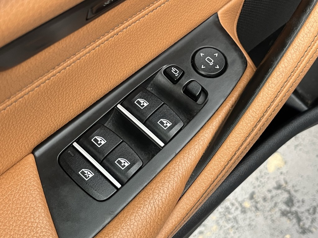 2018 BMW 5 Series Image 26