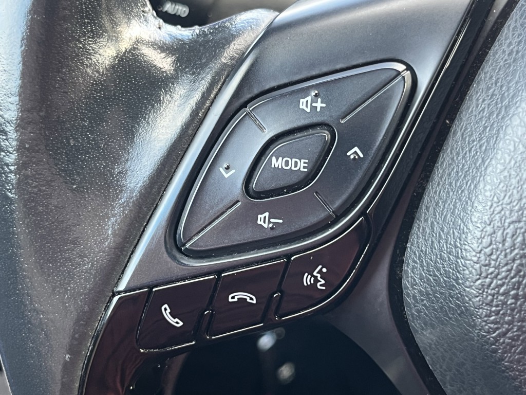 2020 Toyota C-HR Image 18