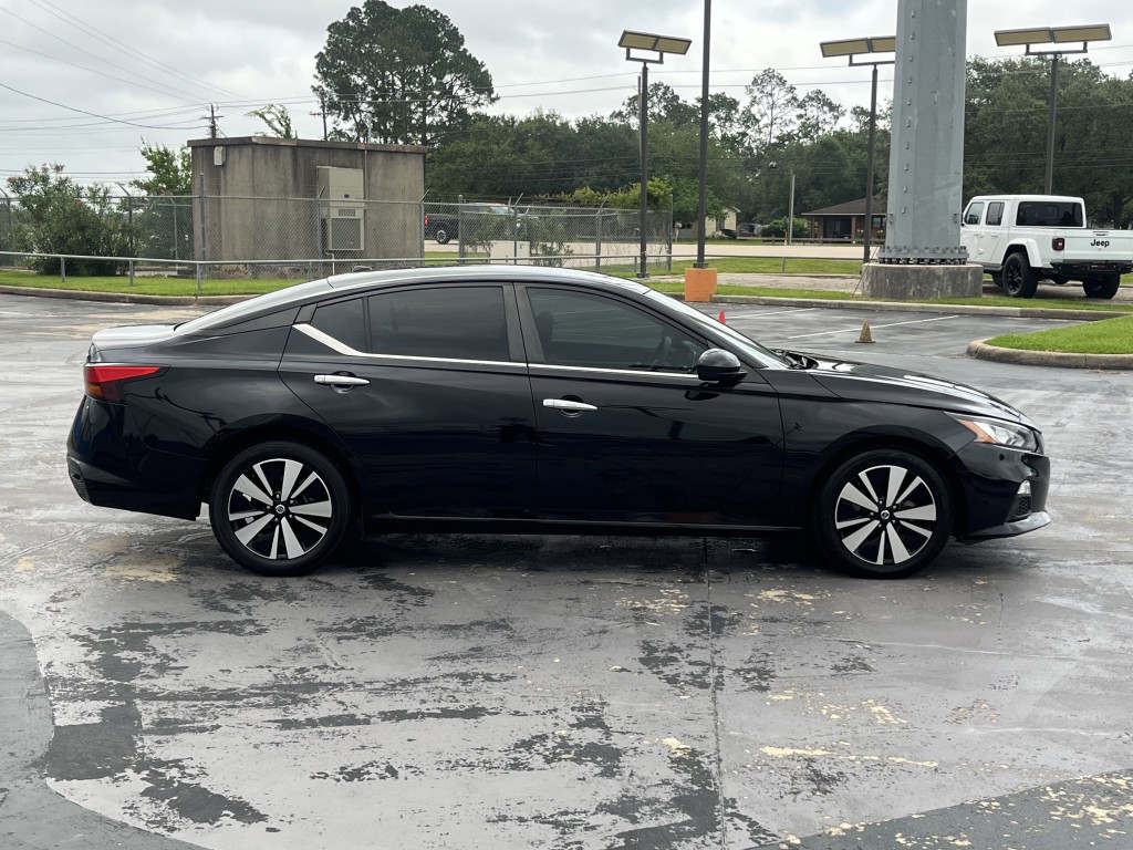 2021 Nissan Altima Image 10