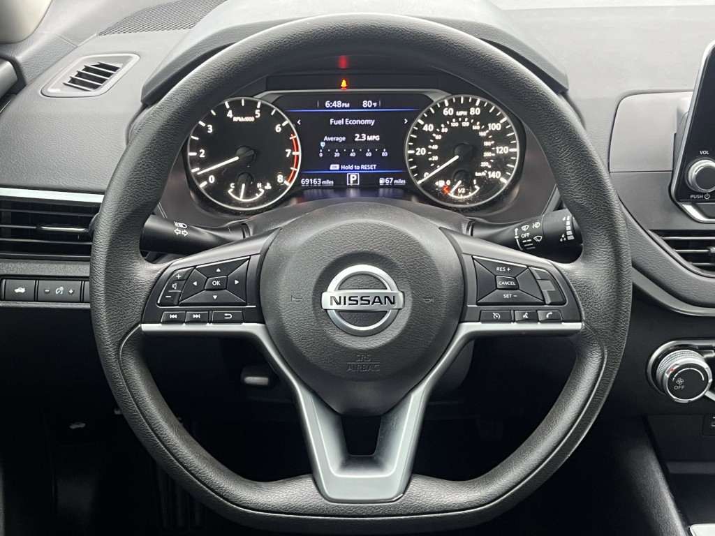 2021 Nissan Altima Image 17
