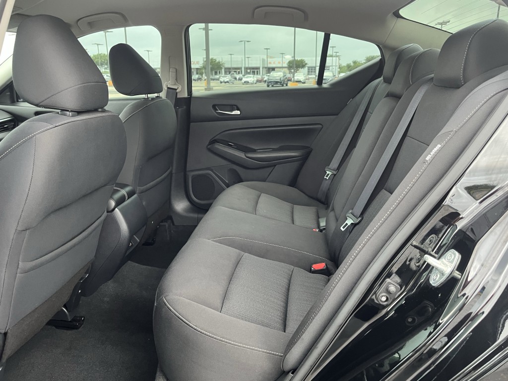 2021 Nissan Altima Image 30