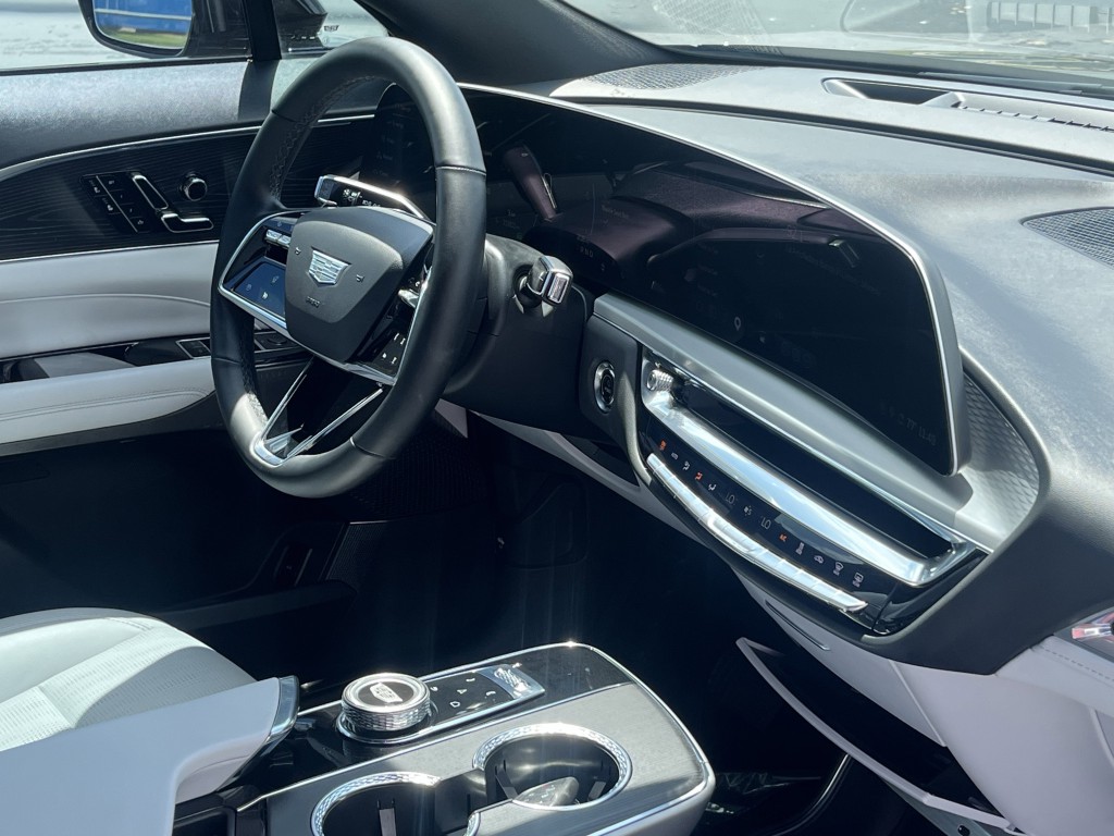 2024 Cadillac Lyriq Image 16