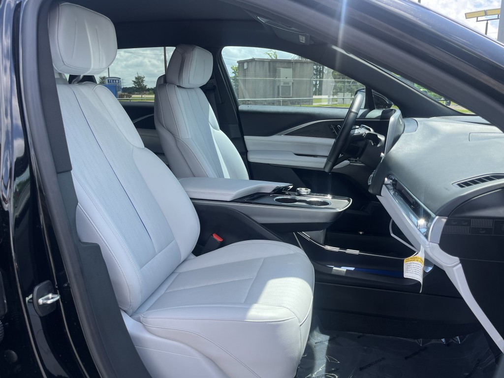 2024 Cadillac Lyriq Image 29