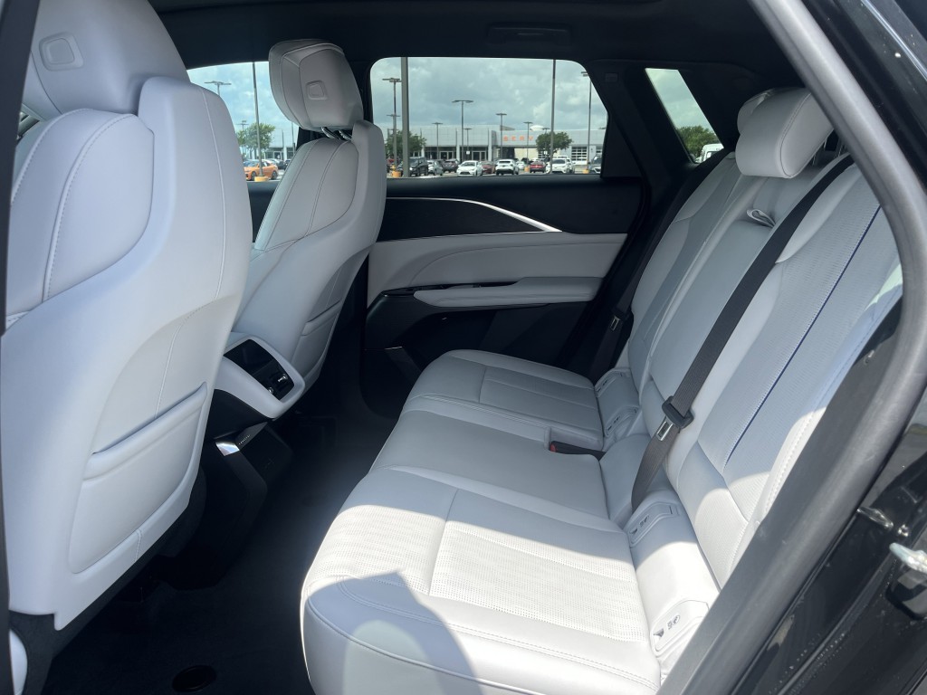 2024 Cadillac Lyriq Image 30