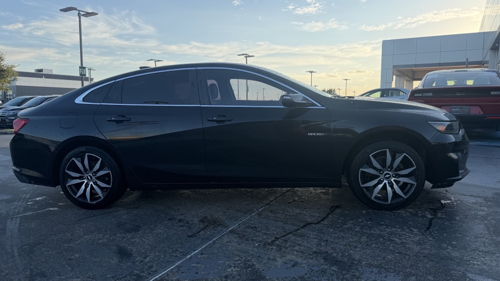 2017 Chevrolet Malibu Image 3