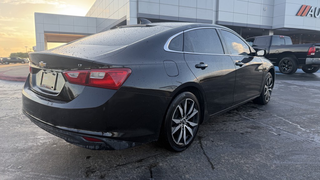 2017 Chevrolet Malibu Image 8