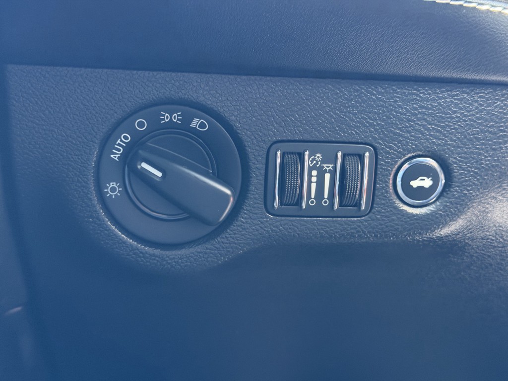 2022 Dodge Challenger Image 32