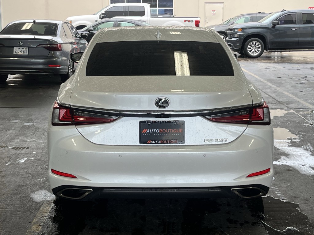 2021 Lexus ES Image 7