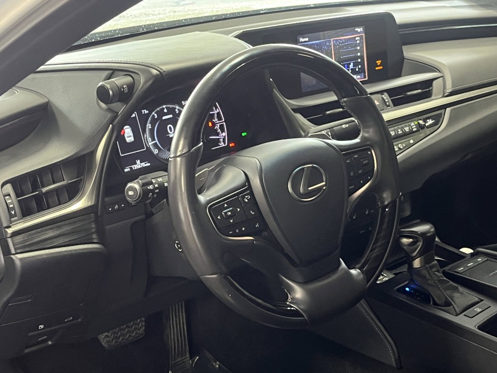 2021 Lexus ES Image 14