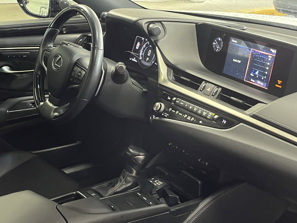 2021 Lexus ES Image 15