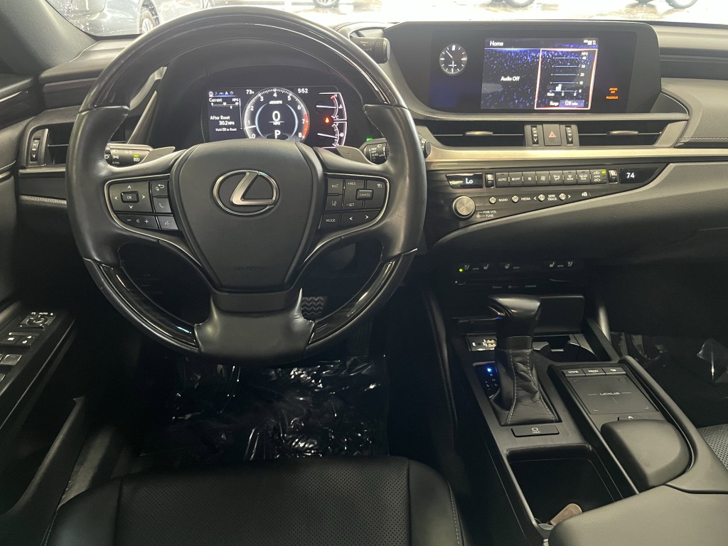 2021 Lexus ES Image 16